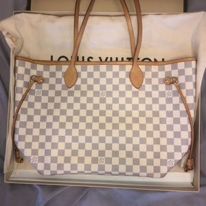 Louis Vuitton mm with pouch